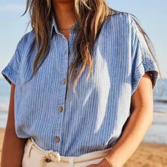 Faherty Tops - Faherty Sky Blue Stripe  Breeze Short-Sleeve  Button Down Shirt Size Xs.
